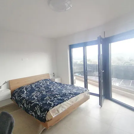 Letizia Apartment *